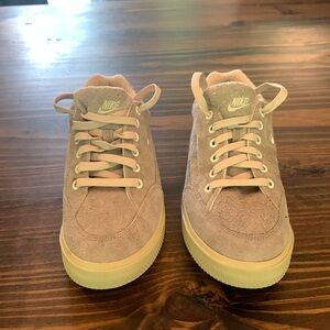 GTS woman retro koromagae moon fossil